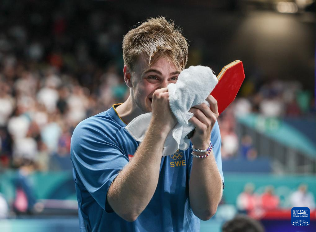 万美元的收 万美元的收